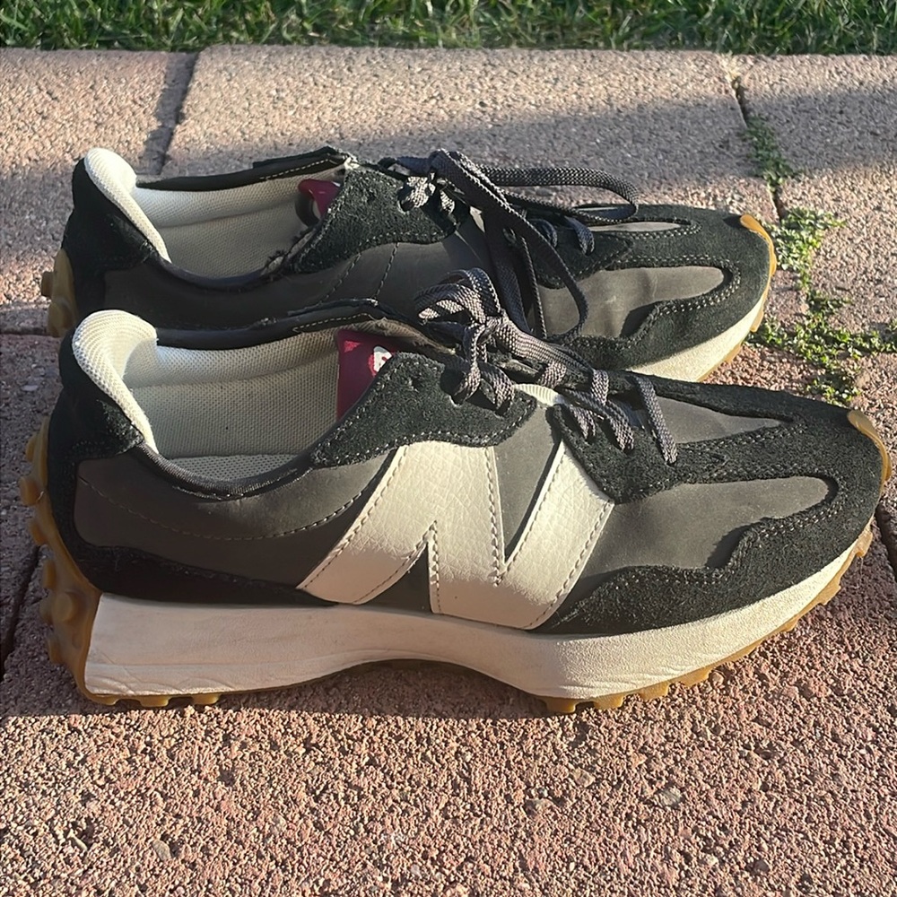 New Balance 327